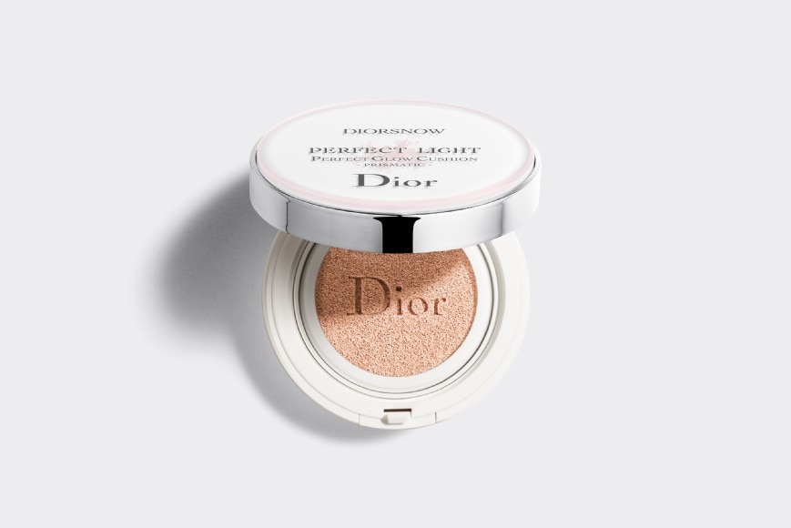 DIOR 雪凝亮白炫光修護氣墊粉底