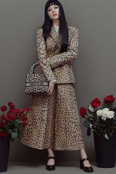 Dior 全球形象大使 Jisoo 釋出最新 2021 秋季系列形象大片