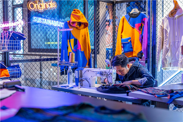 ADIDAS x NAO 虛擬織布機(jī)可持續(xù)發(fā)展活動(dòng)